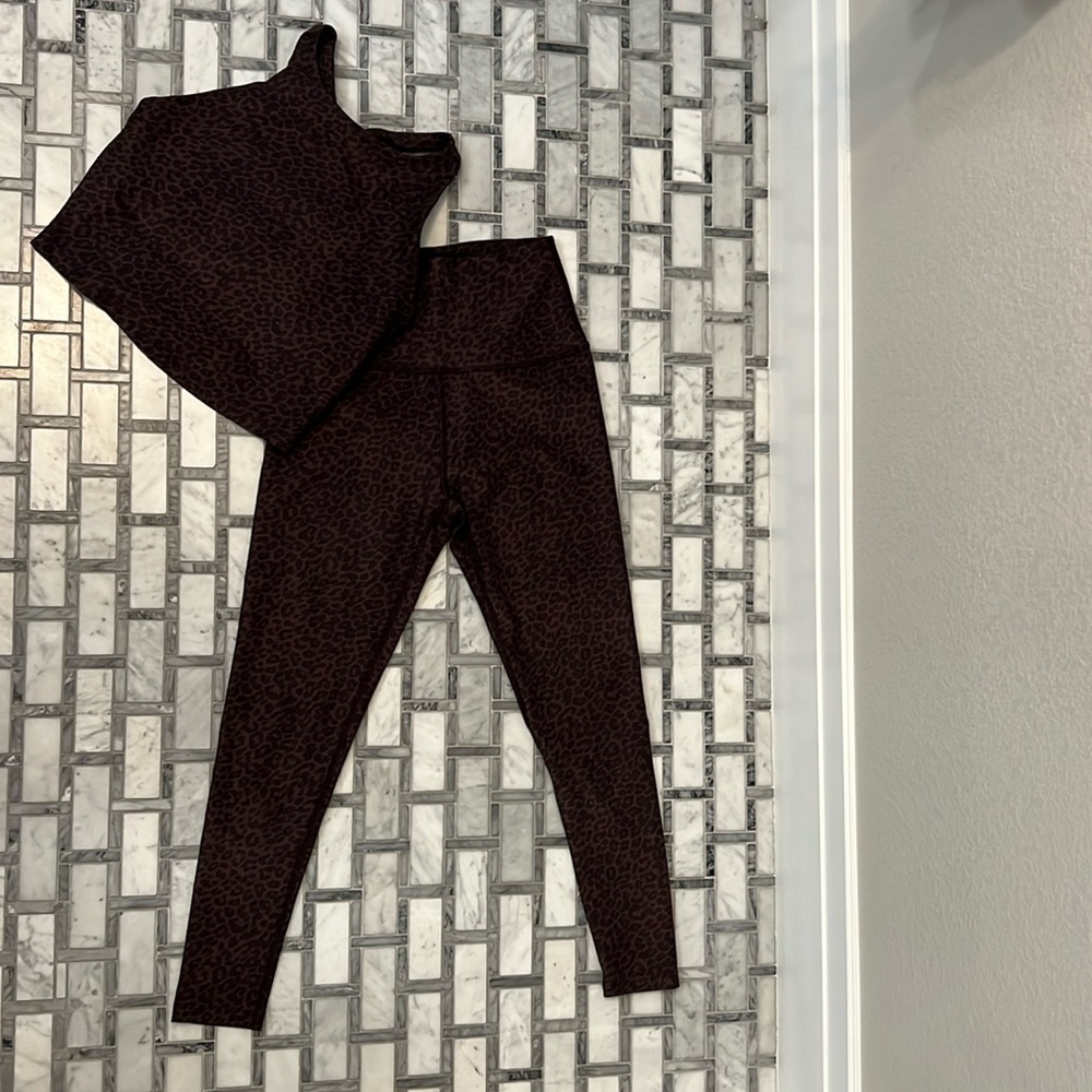 Beyond Yoga LIMITED Print Yoga Pants & Sports Top Set Medium